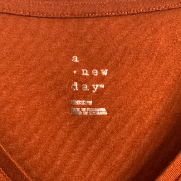 Women’s ‘a new day’ V-neck t-shirt size Medium - Picture 3 of 6